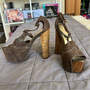 Jessica Simpson gray platform heel sandals